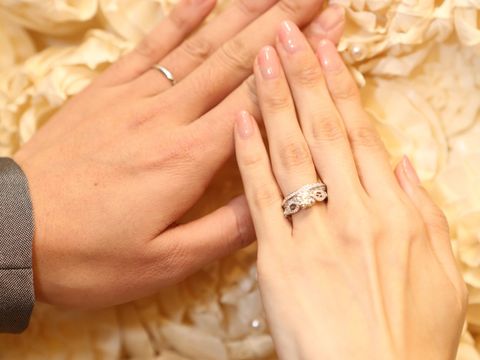 【ブシュロン(BOUCHERON)の口コミ】 金属のみの結婚指輪だと、傷が目立ってしまうので、金属があまりなく、傷…