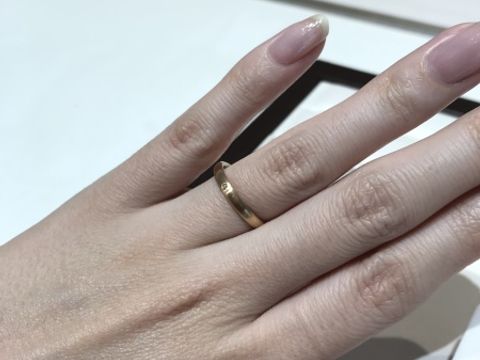 【俄(にわか)の口コミ】 シンプルなものを探していて、この指輪に辿り着きました！
着け心地も良く…