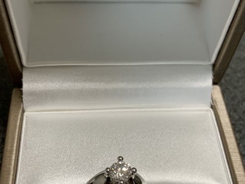 【ブルガリ(BVLGARI)の口コミ】 指が短く、細く、一般的な一粒ダイヤの婚約指輪が似合わず指に合うものを…