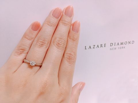 【ラザール ダイヤモンド(LAZARE DIAMOND)の口コミ】 デザインに惹かれて購入を決めました。シンプルな４つ爪のストレートタイ…