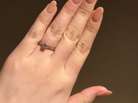 【銀座ダイヤモンドシライシの口コミ】 石は主人が選んでくれて、後日2人でフレームを選びに行きました！結婚指輪…