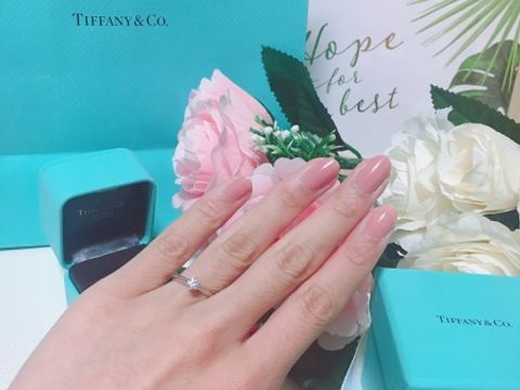 【ティファニー(Tiffany & Co.)の口コミ】 ずっとティファニーに憧れており、また、形も王道の婚約指輪の形がいいな…