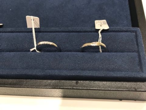 【4℃ BRIDAL(ヨンドシーブライダル)の口コミ】 指輪のデザインはダイヤが5つ並んだストレートタイプで、シンプルだけど豪…