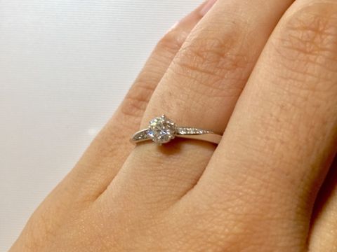 【RosettE(ロゼット)の口コミ】 指がきれいに見えたことが1番でした。また、顔合わせ時期のギリギリにお店…