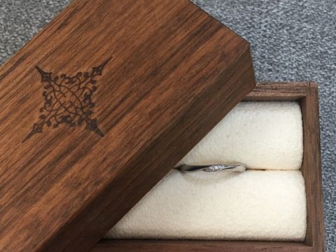 【PORTADA(ポルターダ)の口コミ】 結婚指輪はプラチナと決めており、二人共シンプルなデザインの物が良かっ…