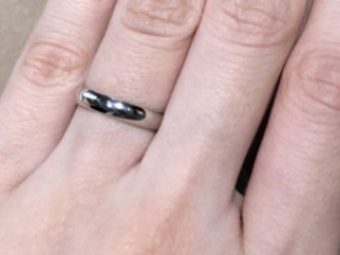 【ヴァン クリーフ＆アーペル(Van Cleef & Arpels)の口コミ】 シンプルなデザインですが、着け心地がとてもよく、指輪をつけ慣れていな…