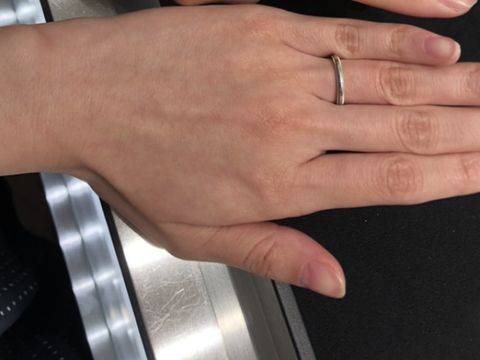【ティファニー(Tiffany & Co.)の口コミ】 ストレートのデザインを中心に探していたのですが、ミルグレインのデザイ…