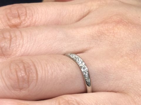 【ROYAL ASSCHER(ロイヤル・アッシャー)の口コミ】 最初はストレートで探していましたが、ロイヤルアッシャーで色々試着させ…