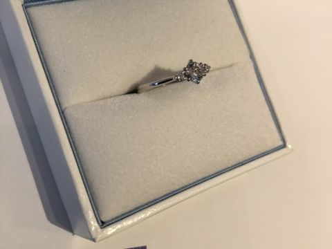 【GALA JEWELRY(ガラジュエリー)の口コミ】 ダイヤの品質を良いものにしたので、シンプルなデザインで探していました…