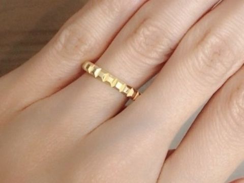 【ブシュロン(BOUCHERON)の口コミ】 普段からゴールドのアクセサリーを身につけていたので、結婚指輪もゴール…