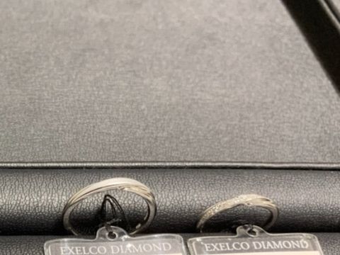 【エクセルコダイヤモンド(EXELCO DIAMOND)の口コミ】 女性の方は、細身でダイヤが入っているものを希望していました。元々はウ…