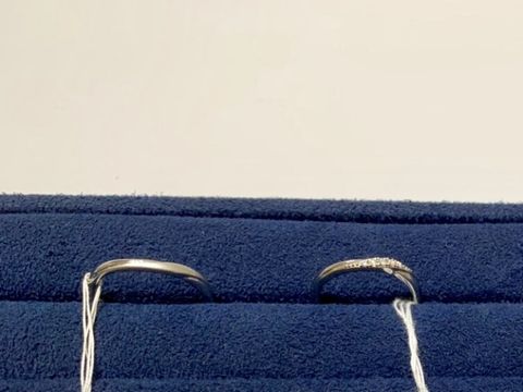 【4℃ BRIDAL(ヨンドシーブライダル)の口コミ】 シンプルでウェーブラインが上品で女性らしいです。ピュアプラチナという…