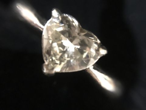 【VERITE(ベリテ)の口コミ】 婚約指輪として、ダイヤモンド、ハートシェイプで、色々長々と探しました…