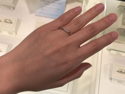 【4℃ BRIDAL(ヨンドシーブライダル)の口コミ】 以前に4℃のリングをプレゼントされた際にデザインがとても気に入ったので…