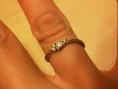 【サマンサティアラブライダル(Samantha Tiara Bridal)の口コミ】 真ん中のダイヤが小ぶりだけれど、ハート型に見えるところがとてもかわい…