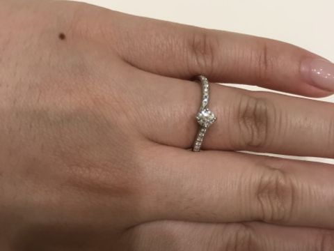 【Ponte Vecchio(ポンテヴェキオ)の口コミ】 指がより綺麗に見えるような、ウェーブのデザインで、とっても上品で素敵…