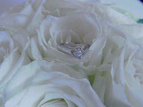 【ショーメ(CHAUMET)の口コミ】 一目で「エンゲージリング」と分かる正統派の立爪タイプで、ダイヤの映え…