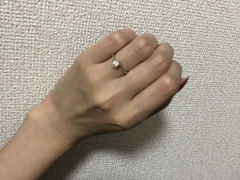 【アイプリモ(I-PRIMO)の口コミ】 購入を考えていた時期に、婚約指輪を購入したら100本のバラの花束をプレゼ…