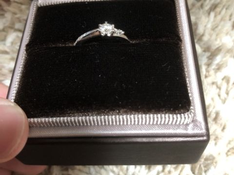 【アイプリモ(I-PRIMO)の口コミ】 デザインはシンプルで日常もしくは外出の際に服に合わせやすいものと決め…