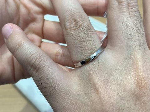 【AFFLUX(アフラックス)の口コミ】 シンプルでどんな仕事でもつけられる指輪です。他のお店でもよく見かける…