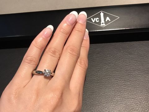 【ヴァン クリーフ＆アーペル(Van Cleef & Arpels)の口コミ】 シンプルな一石タイプのエンゲージリングです。ダイヤのサイズによってリ…