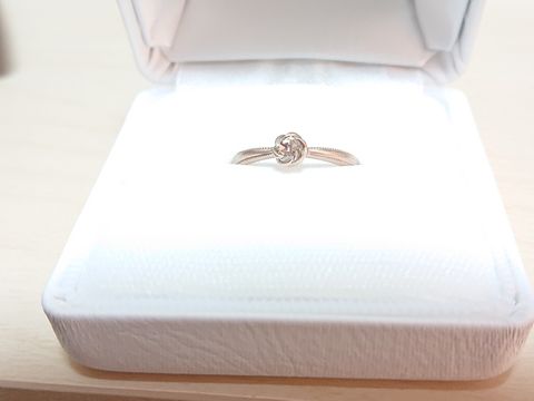 【mina.jewelry(ミナジュエリー)の口コミ】 妻の望む形にフルオーダーで時間をかけて話し合ってくださった点
ローズカ…