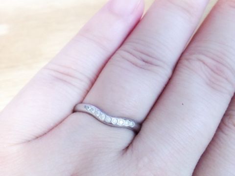 【ティファニー(Tiffany & Co.)の口コミ】 小さくてふっくらした手に合うデザインを探していたところ、
ゆるやかなV…