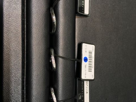 【ラザール ダイヤモンド(LAZARE DIAMOND)の口コミ】 ニューヨークのブランドということで、とてもきらびやかなデザインのもの…