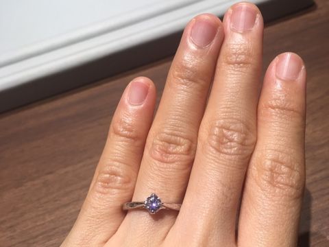 【Weliana(ウェリアナ)の口コミ】 シンプルなデザインながらも、リングにハワイを感じる波模様の彫りが入っ…