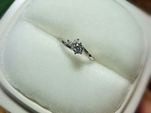 【俄(にわか)の口コミ】 カットが俄の特殊なカットで 光の入り方がとても綺麗でした。 メインのダ…