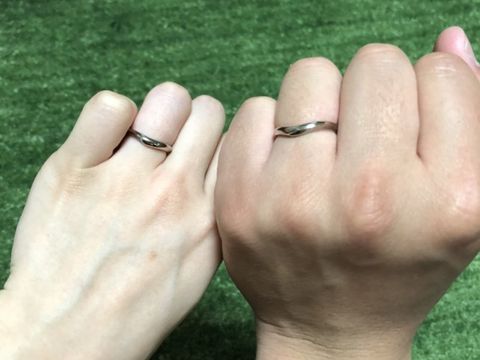 【俄(にわか)の口コミ】 シンプルだけど 少し変わっている指輪を探し、ぴったりなものを見つけまし…
