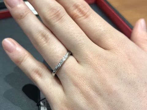 【ラザール ダイヤモンド(LAZARE DIAMOND)の口コミ】 他の指輪と比較して、輝きが異なりました。店舗ではライトに当たり、
「ギ…