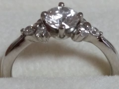 【アンジェリックフォセッテ(Angelique Fossette)の口コミ】 購入後も来店すれば、指輪をきれいに磨いてくれるサービスがあること。ダ…