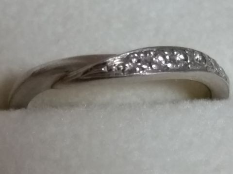 【アンジェリックフォセッテ(Angelique Fossette)の口コミ】 婚約指輪を購入した時に、一緒に選ぶと特典があったので決めてしまいまし…