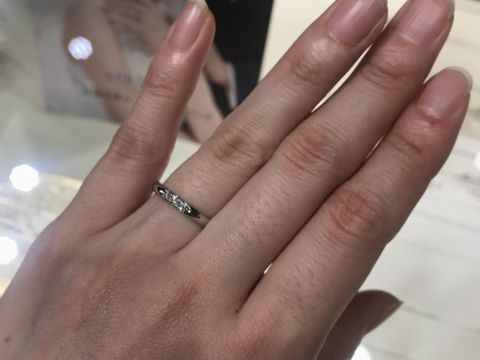 【ROYAL ASSCHER(ロイヤル・アッシャー)の口コミ】 指が太いのが悩みであることを相談したところ、ラインが真っ直ぐではなく…