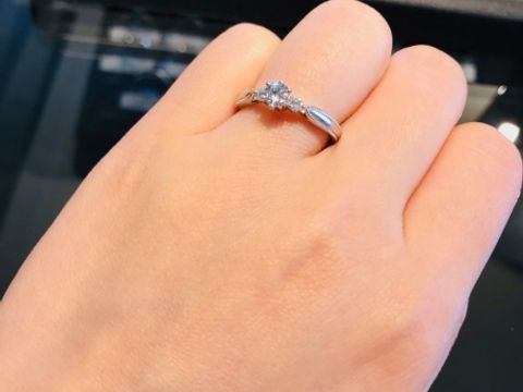 【エクセルコダイヤモンド(EXELCO DIAMOND)の口コミ】 色々と店舗を回りましたが、他の指輪と比較してもデザイン性が高く感じま…