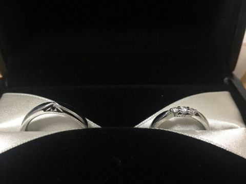 【エクセルコダイヤモンド(EXELCO DIAMOND)の口コミ】 上からみたデザインだけでなく、つけている時に横から見たデザインが可愛…