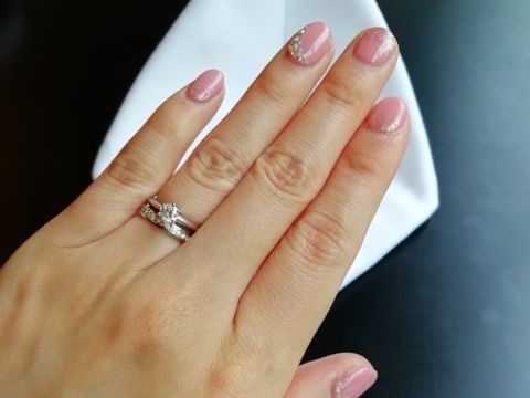 【ティファニー(Tiffany & Co.)の口コミ】 ティファニーのソリティアリングが昔から憧れの婚約指環でした。 彼がサプ…
