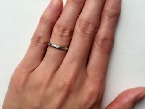 【カルティエ(Cartier)の口コミ】 シンプルながらもゆるいカーブが女性らしく感じとても気に入りました。
ダ…