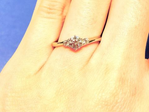 【銀座ダイヤモンドシライシの口コミ】 ダイヤモンドシライシさんの指輪は着け心地が良く、びっくりしました。滑…