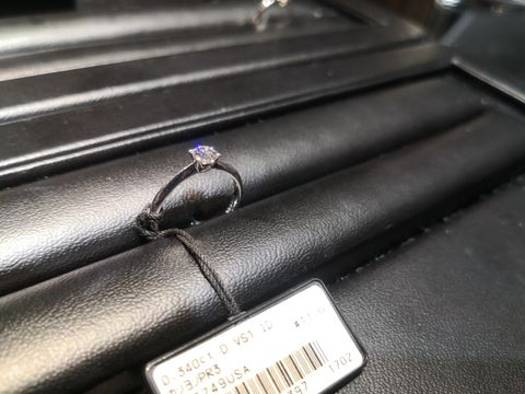 【ラザール ダイヤモンド(LAZARE DIAMOND)の口コミ】 さすがダイヤモンドカットに定評のあるブランドで、ダイヤモンドの輝き方…