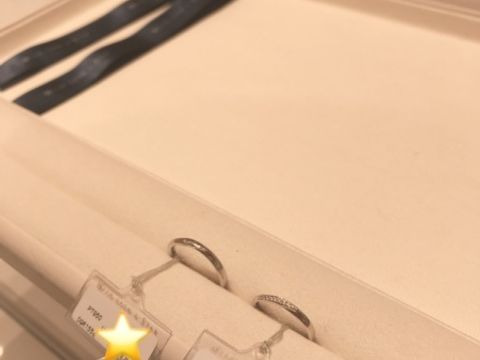 【festaria bijou SOPHIA(フェスタリア ビジュソフィア)の口コミ】 ダイヤモンドが斜めについているデザインです。
他店と比較して値段がとて…