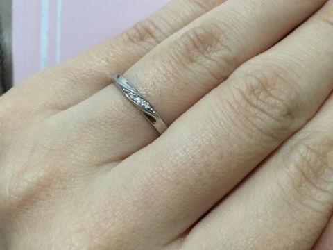 【銀座ダイヤモンドシライシの口コミ】 なんと言ってもデザインの良さです！ダイヤモンドだけでなく、斜めにウェ…