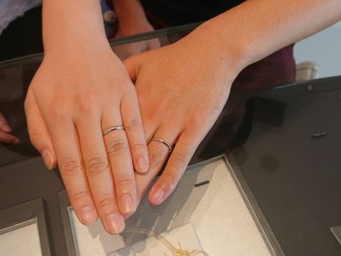 【エクセルコダイヤモンド(EXELCO DIAMOND)の口コミ】 シンプルかつ高級感のある指輪で試着したときの付け心地のよさがとても魅…