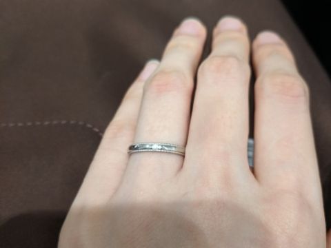 【銀座ダイヤモンドシライシの口コミ】 【デザイン】当初はマット加工にする予定でしたが、ミル打ちのキラキラ感…