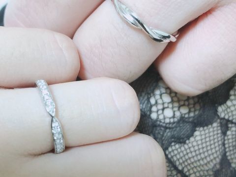 【ラザール ダイヤモンド(LAZARE DIAMOND)の口コミ】 最初からデザインはハーフエタニティに決めていました。その中でも真ん中…