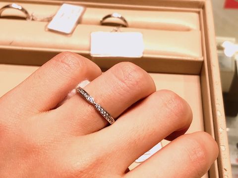 【A・D・A(エー・ディー・エー)の口コミ】 最初から、ハーフエタニティに決めて指輪探しをしていました。その時にADA…