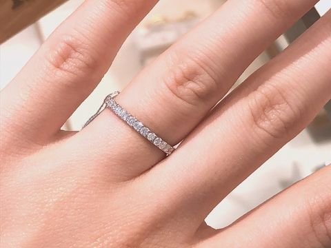 【CHARMY(チャーミー)の口コミ】 ハーフエタニティのデザインです！エタニティのデザインですが、つけ心地…