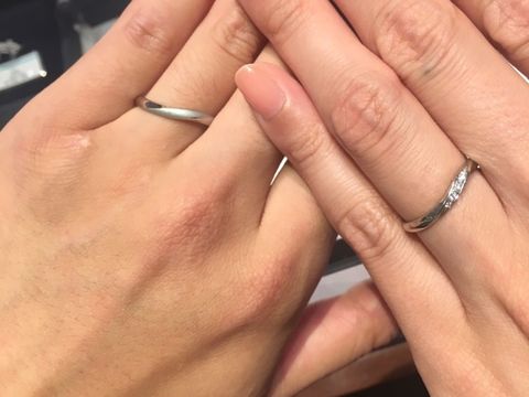 【銀座ダイヤモンドシライシの口コミ】 シンプルかつ、自分好みのデザインであるつや消しを一部分に入れることが…