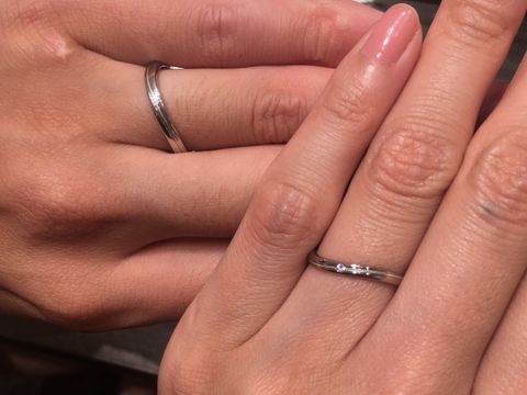 【アイプリモ(I-PRIMO)の口コミ】 真ん中一周に、ミルグレインというデザインが両方に施されていて、アンテ…